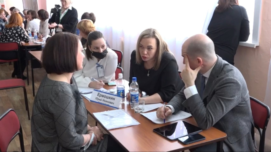 Выездной личный прием граждан провели руководители правительства края в Николаевске-на-Амуре
